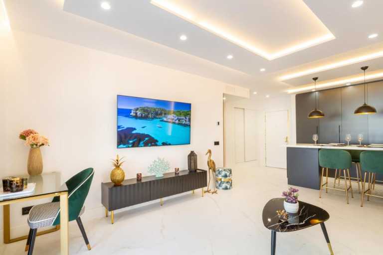 2 Bedrooms Deluxe Apartment Marina Banus
