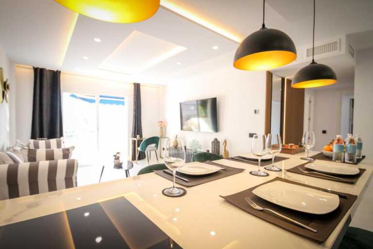 2 Bedrooms Deluxe Apartment Marina Banus