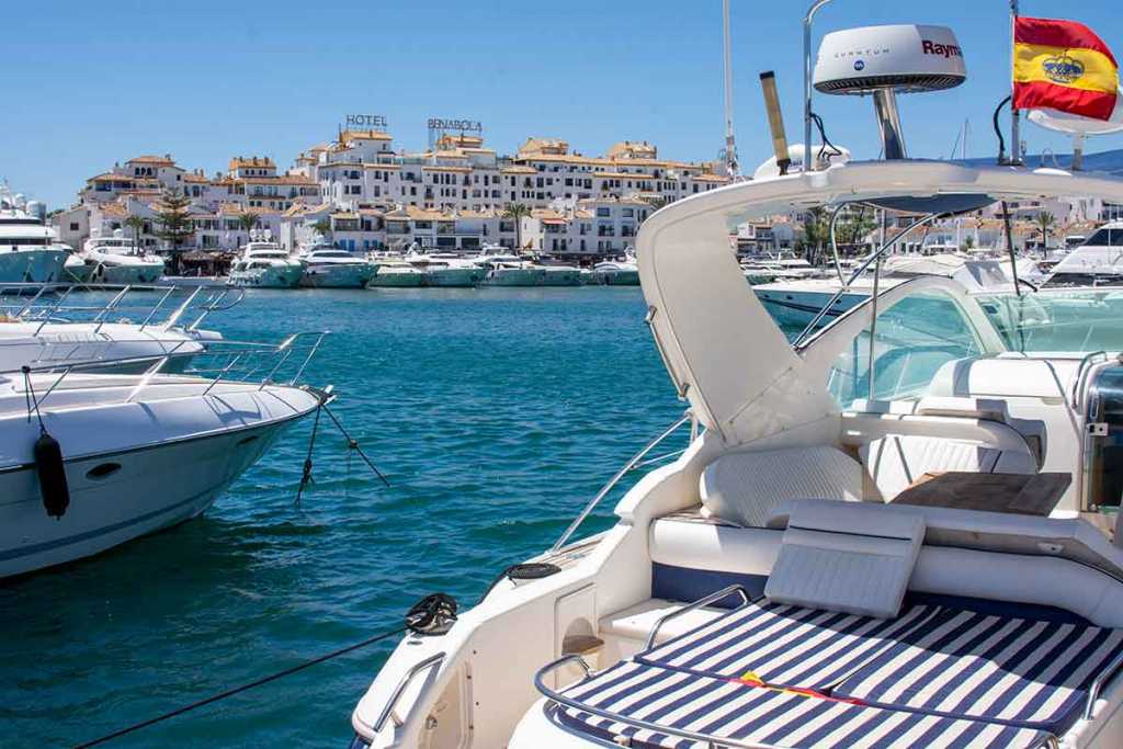 Marina Puerto Banus - Luxury Yachts Marbella