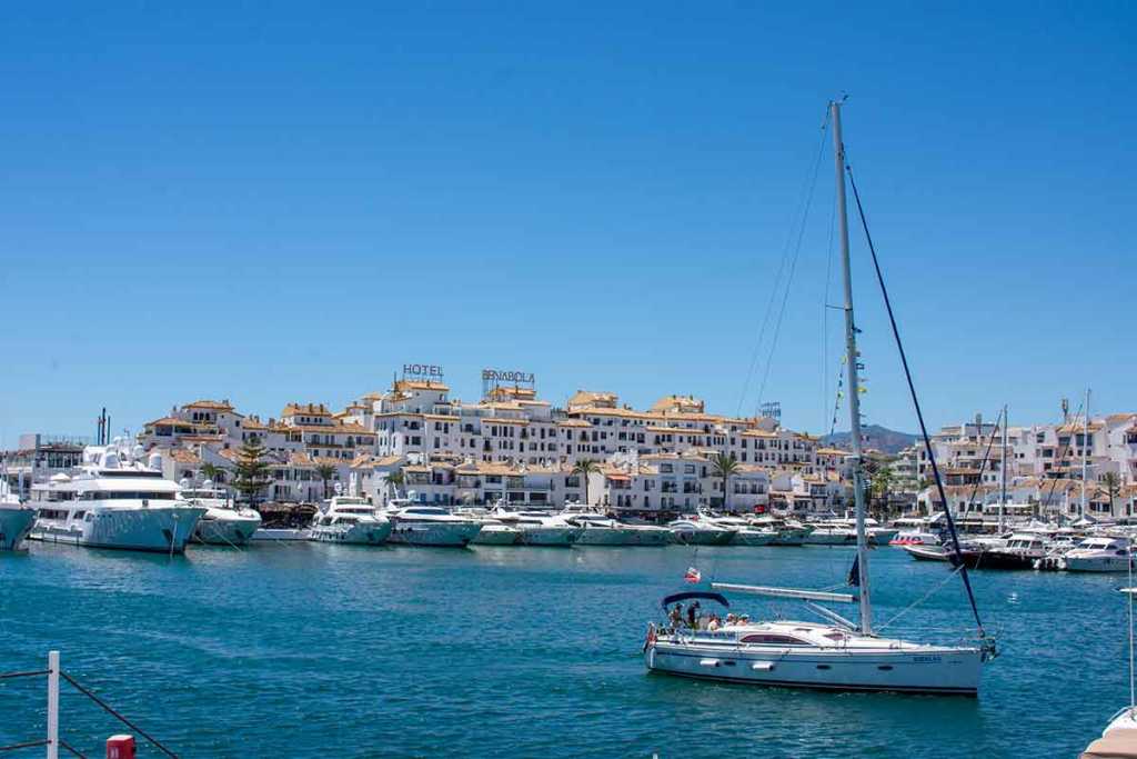 Marina Puerto Banus - Luxury Yachts Marbella
