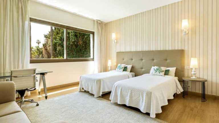 Villa Marbella, Puerto Banus