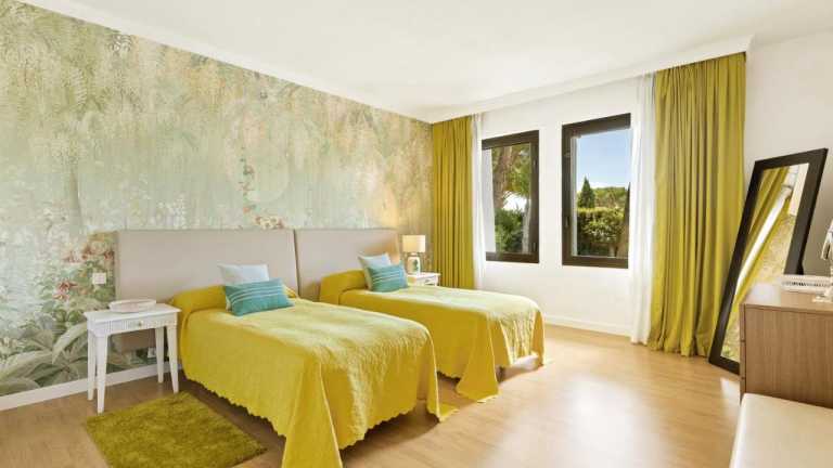 Villa Marbella, Puerto Banus