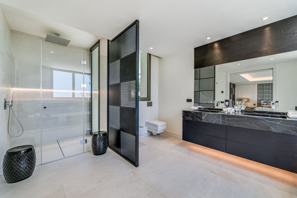 Beautifully decorated bathroom with a modern and sleek design
