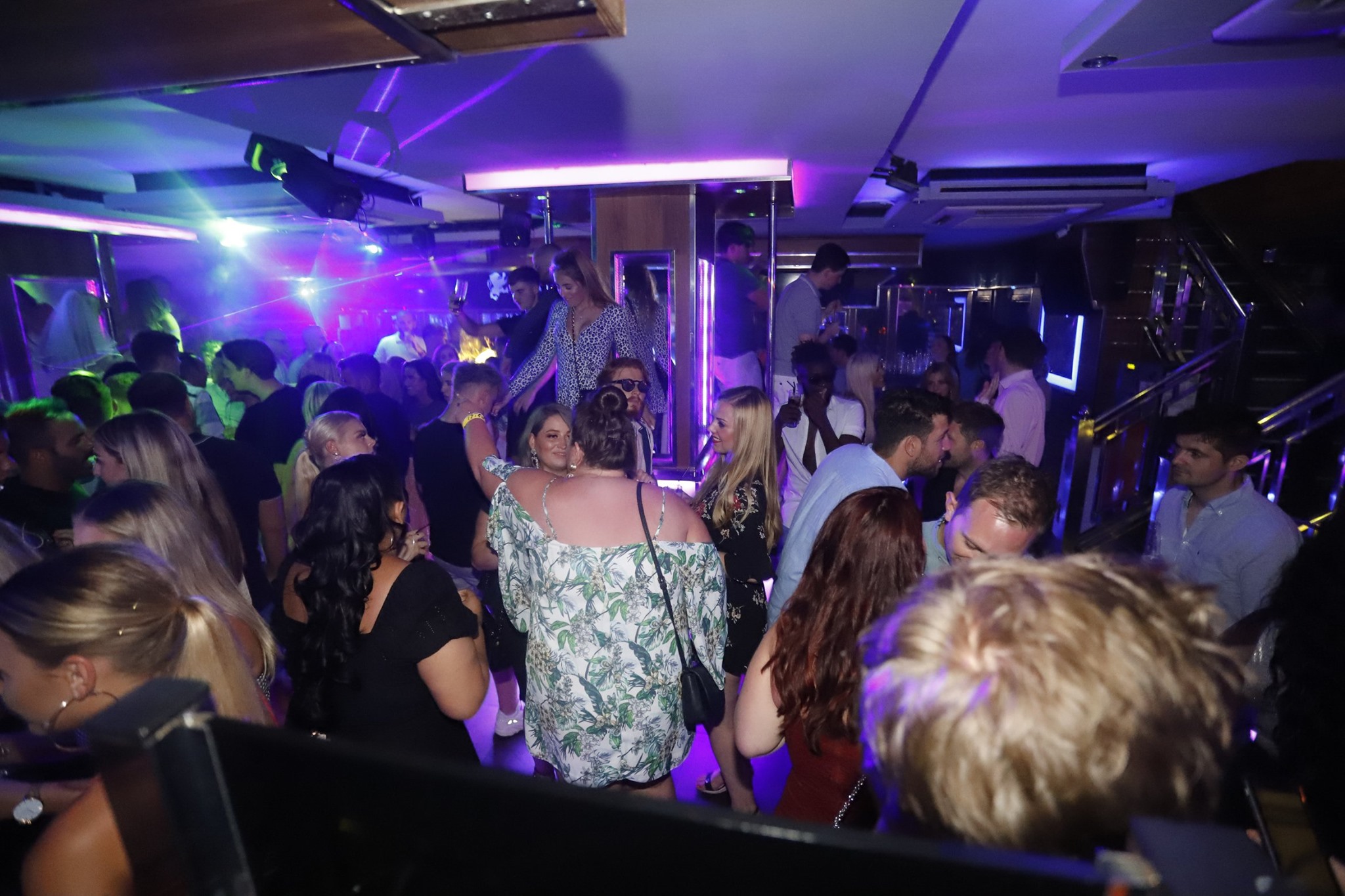 The Best Bars in Puerto Banus Where Live Music and Sports Thrive in