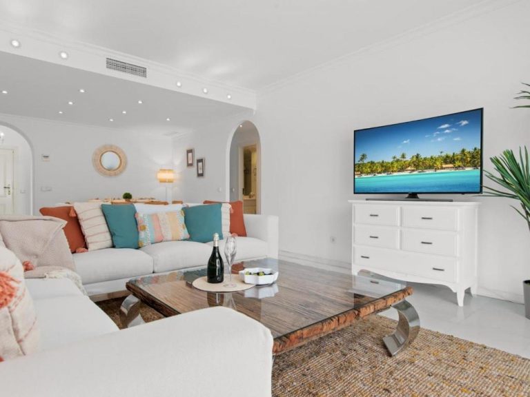 3 Bedroom Apartment in Las Gaviotas, Puerto Banus, Marbella