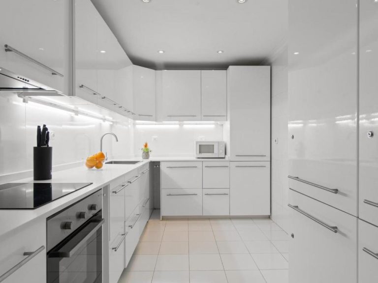 3 Bedroom Apartment in Las Gaviotas, Puerto Banus, Marbella