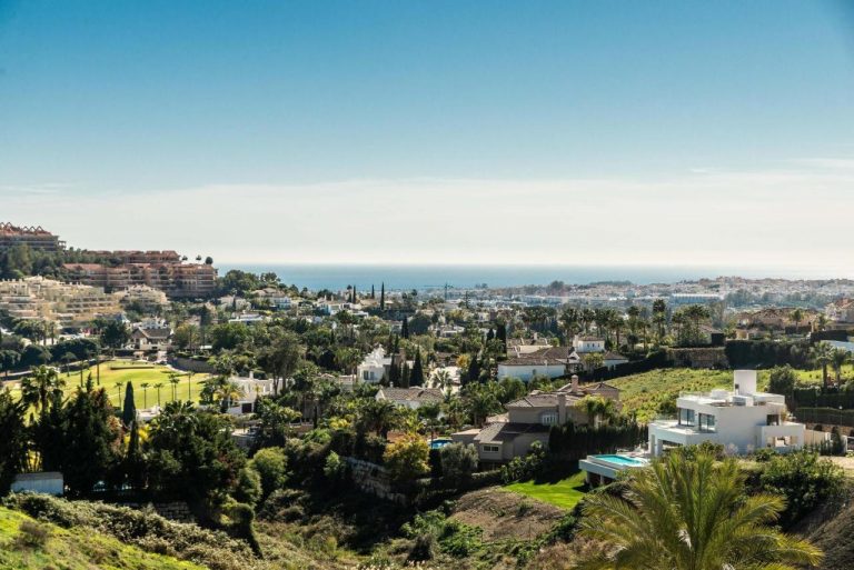 3-bedroom Apartment in Nueva Andalucia 14