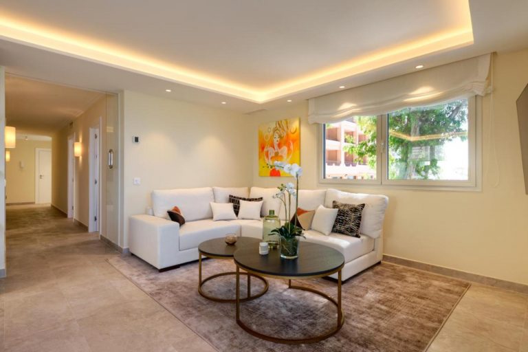 Luxury 3-Bed Beachfront Apartment in Marbella