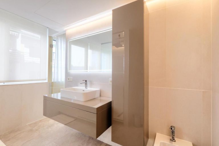 Luxury 3-Bed Beachfront Apartment in Marbella