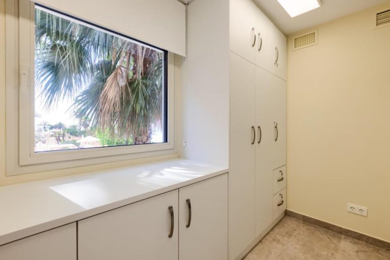 Luxury 3-Bed Beachfront Apartment in Marbella