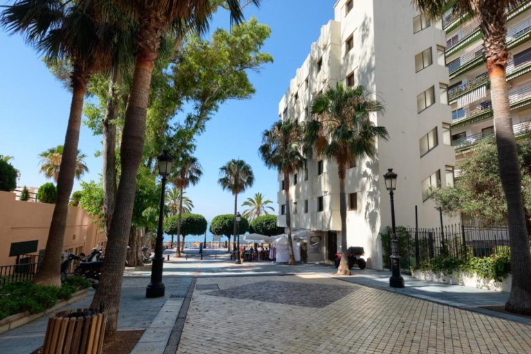 Luxury 3-Bed Beachfront Apartment in Marbella