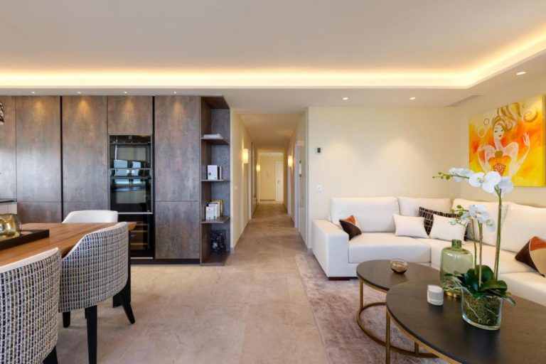 Luxury 3-Bed Beachfront Apartment in Marbella