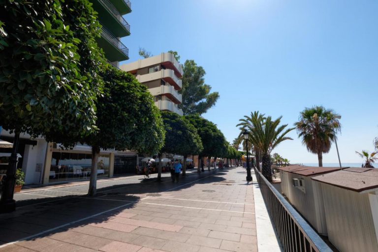 Luxury 3-Bed Beachfront Apartment in Marbella