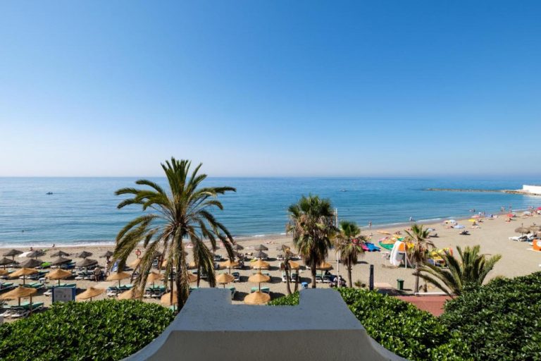 Luxury 3-Bed Beachfront Apartment in Marbella