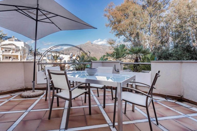 Luxury 3-bed Apartment in Nueva Andalucía