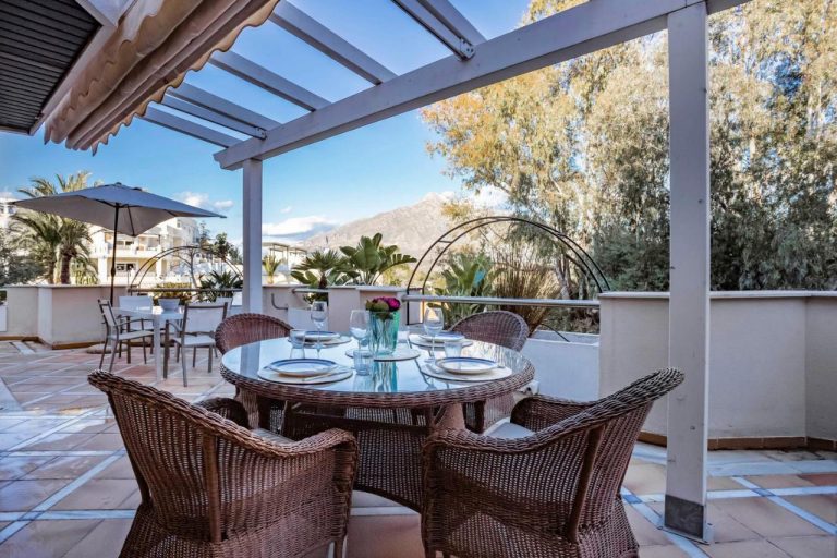 Luxury 3-bed Apartment in Nueva Andalucía