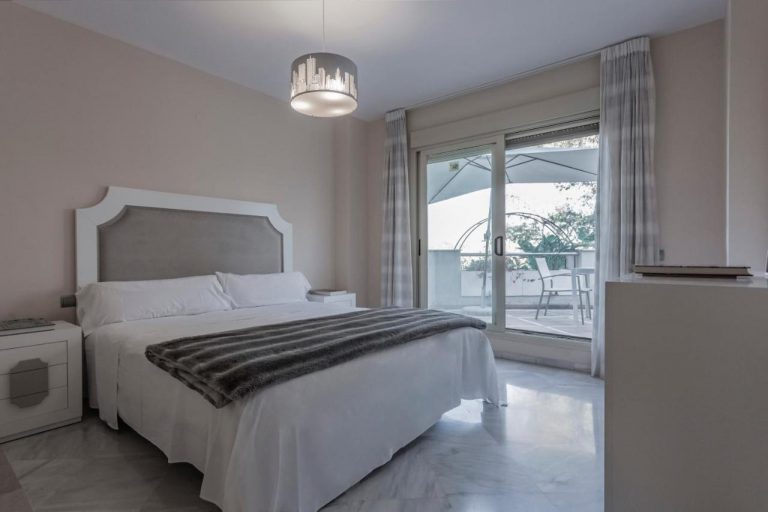Luxury 3-bed Apartment in Nueva Andalucía