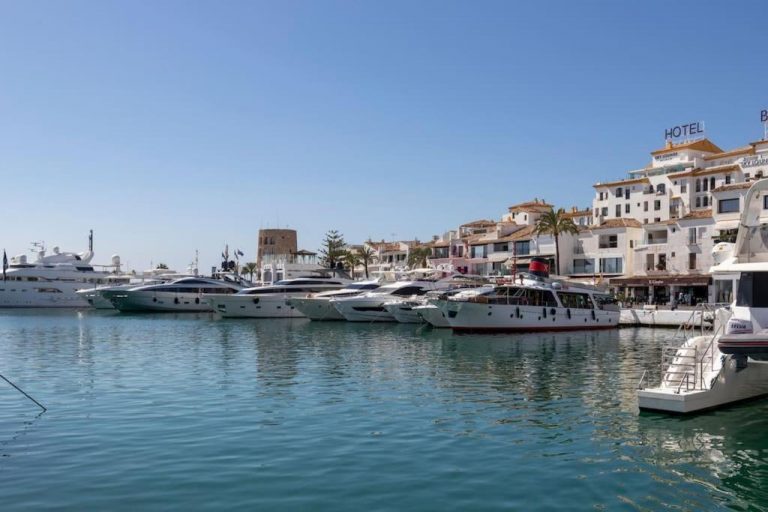 Luxury Apartment in Puerto Banus marina
