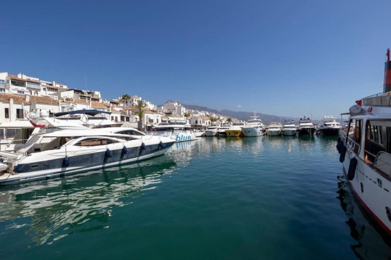 Luxury Apartment in Puerto Banus marina