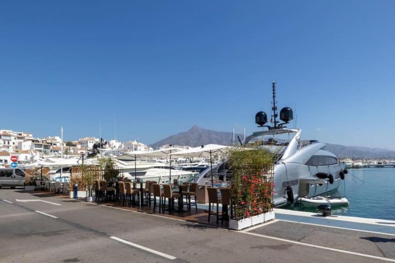 Luxury Apartment in Puerto Banus marina