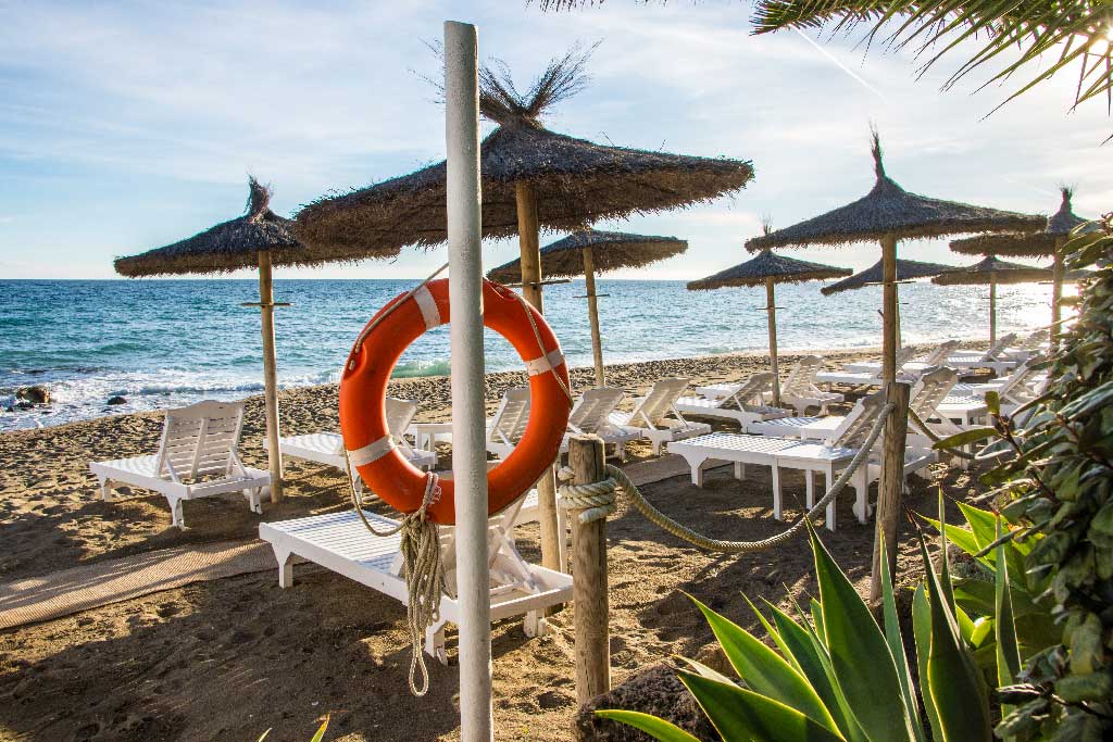Playa Nagüeles: Tranquil Oasis Between Luxury Destinations