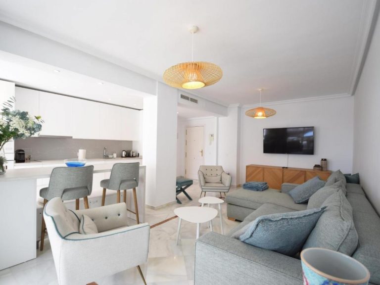 Two Bedroom Apartment in Urb. Lorcrimar, Nueva Andalucia - We Rent Marbella