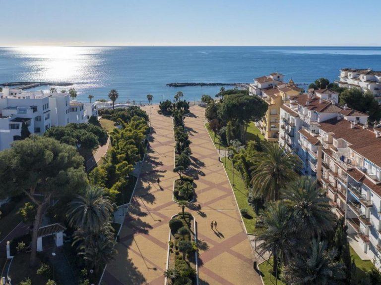 3-bedroom apartment in Playas del Duque, Puerto Banus, Marbella